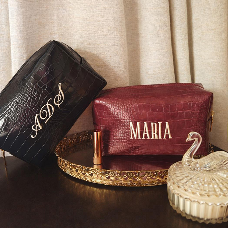 Travel Accessories Ideas - Haftowana kosmetyczka Croc, personalizowana wegańska saszetka